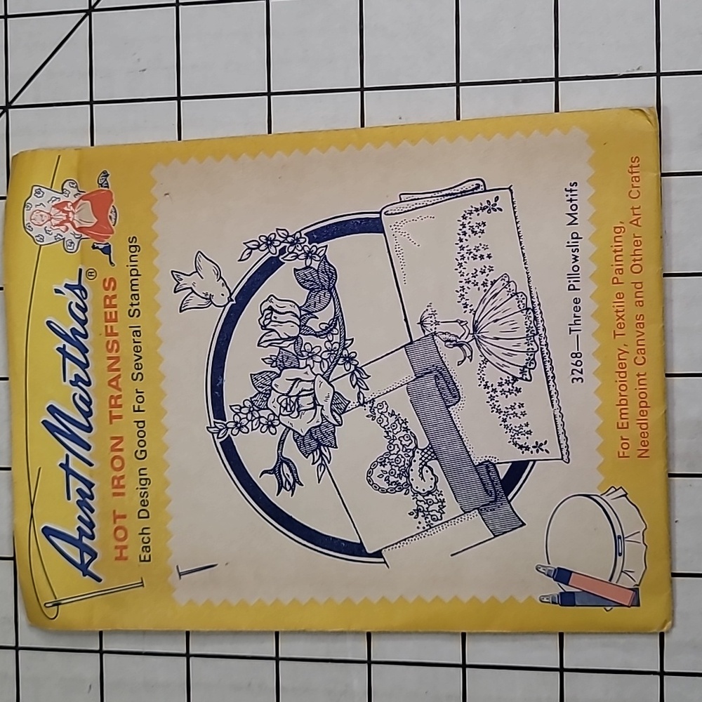 Aunt Martha's Hot Iron Transfers Charming Designs  Linens, 3268 Three Pillowslip
